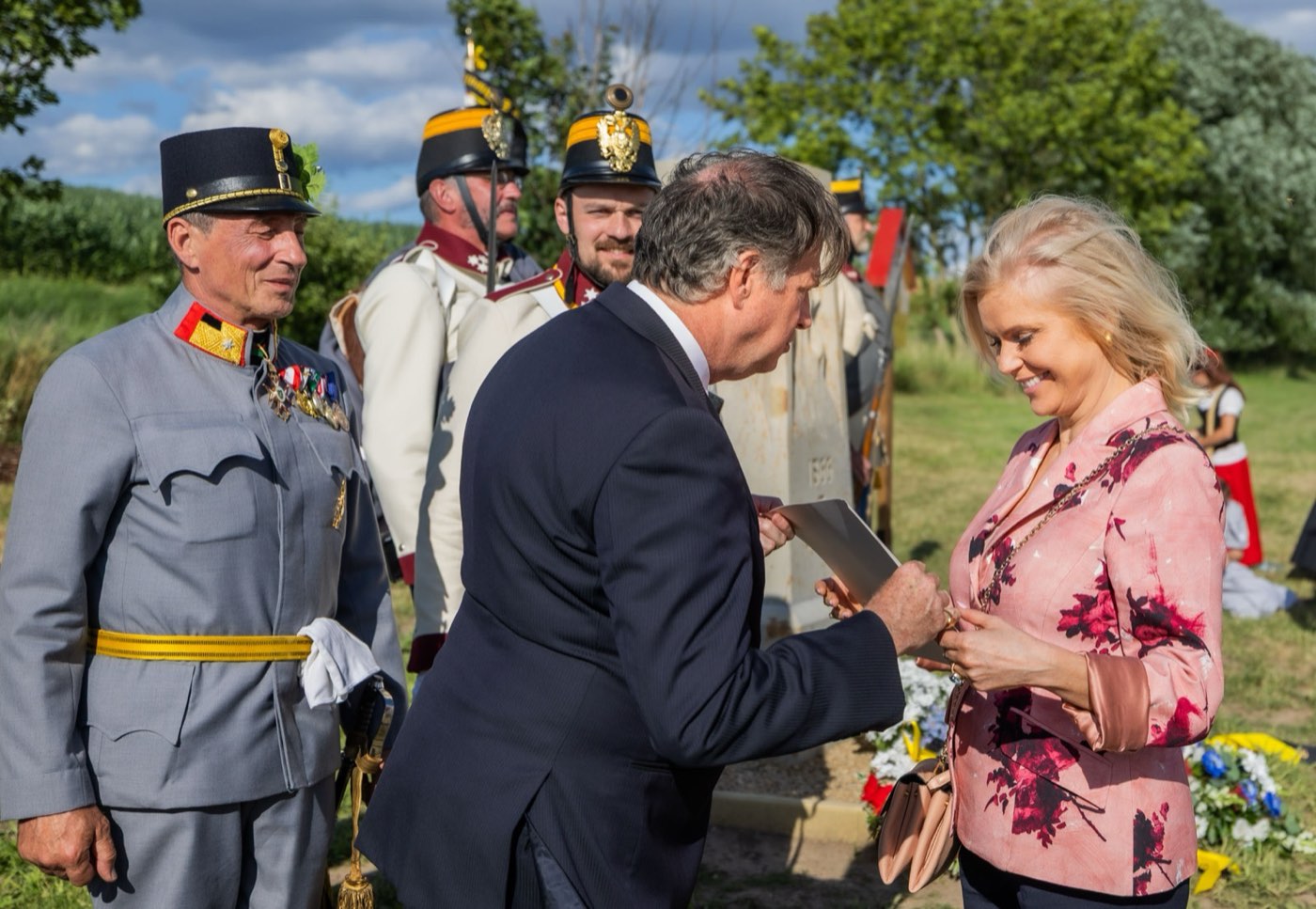 Převzetí ocenění Památník míru od arcivévody Sándora Habsburg-Lothringena